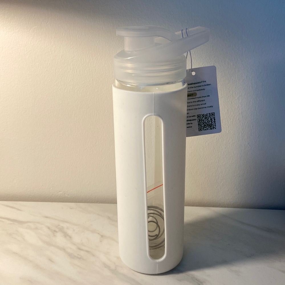 Tronco 18-Ounce Glass Bottle with Flip Lid